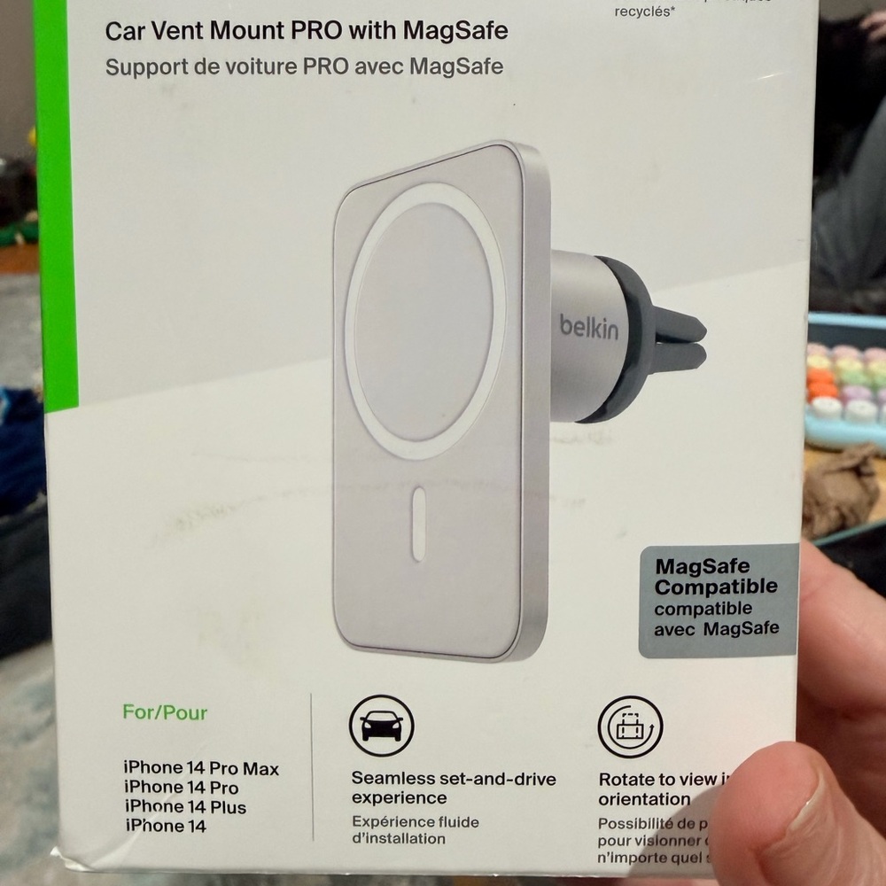 Belkin MagSafe Car Vent Mount in White